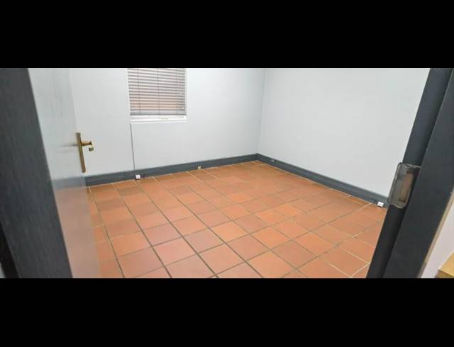 BUSINESS PROPERTY TO RENT IN DIE HOEWES